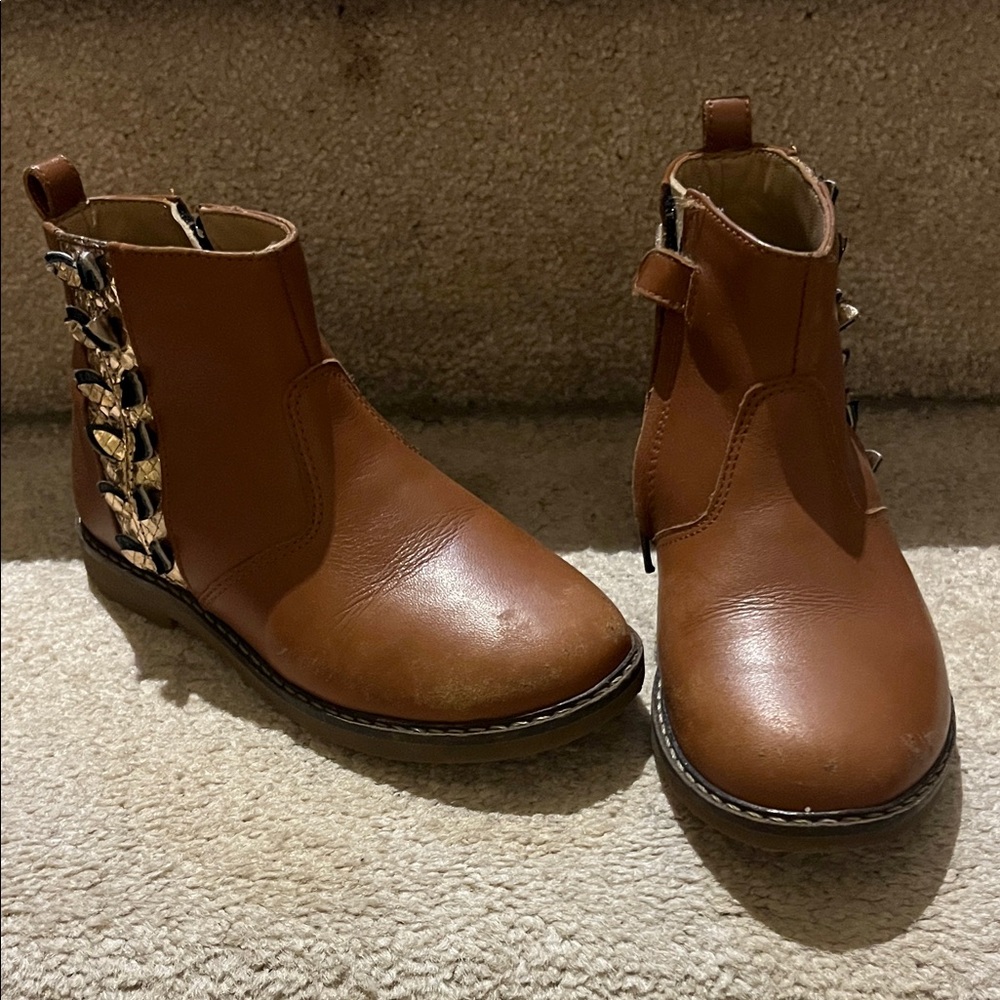 Pom D‘Api Brown Ankle Boots with Gold Chain Detail